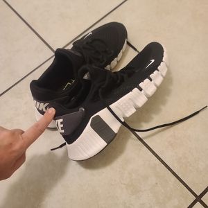 Mens Nike Metcon shoes. Size 9
